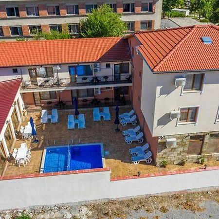 Family Hotel Preslav Exterior photo