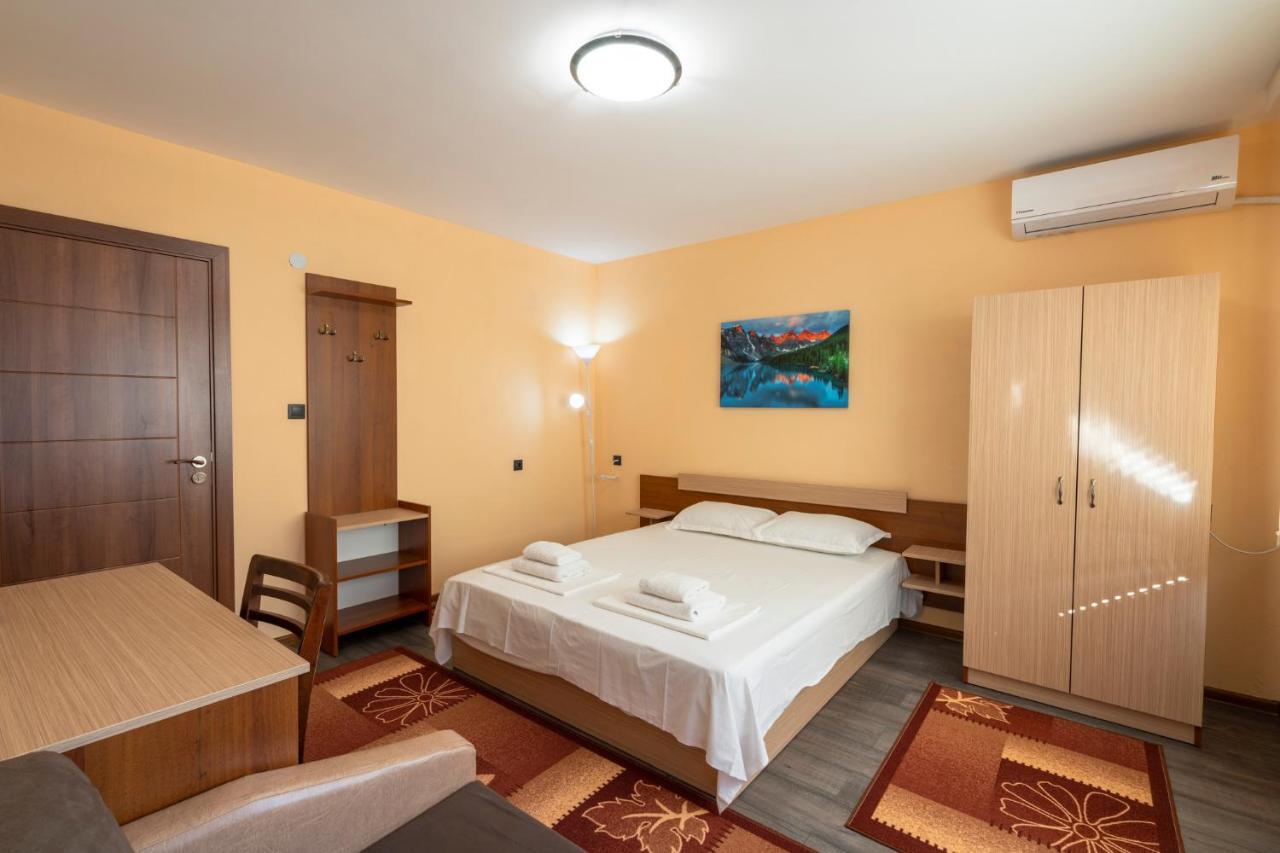 Family Hotel Preslav Exterior photo