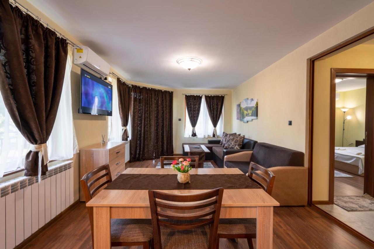 Family Hotel Preslav Exterior photo