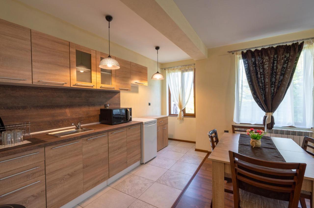 Family Hotel Preslav Exterior photo