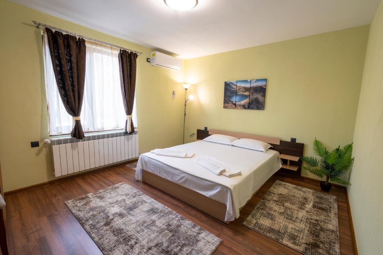 Family Hotel Preslav Exterior photo