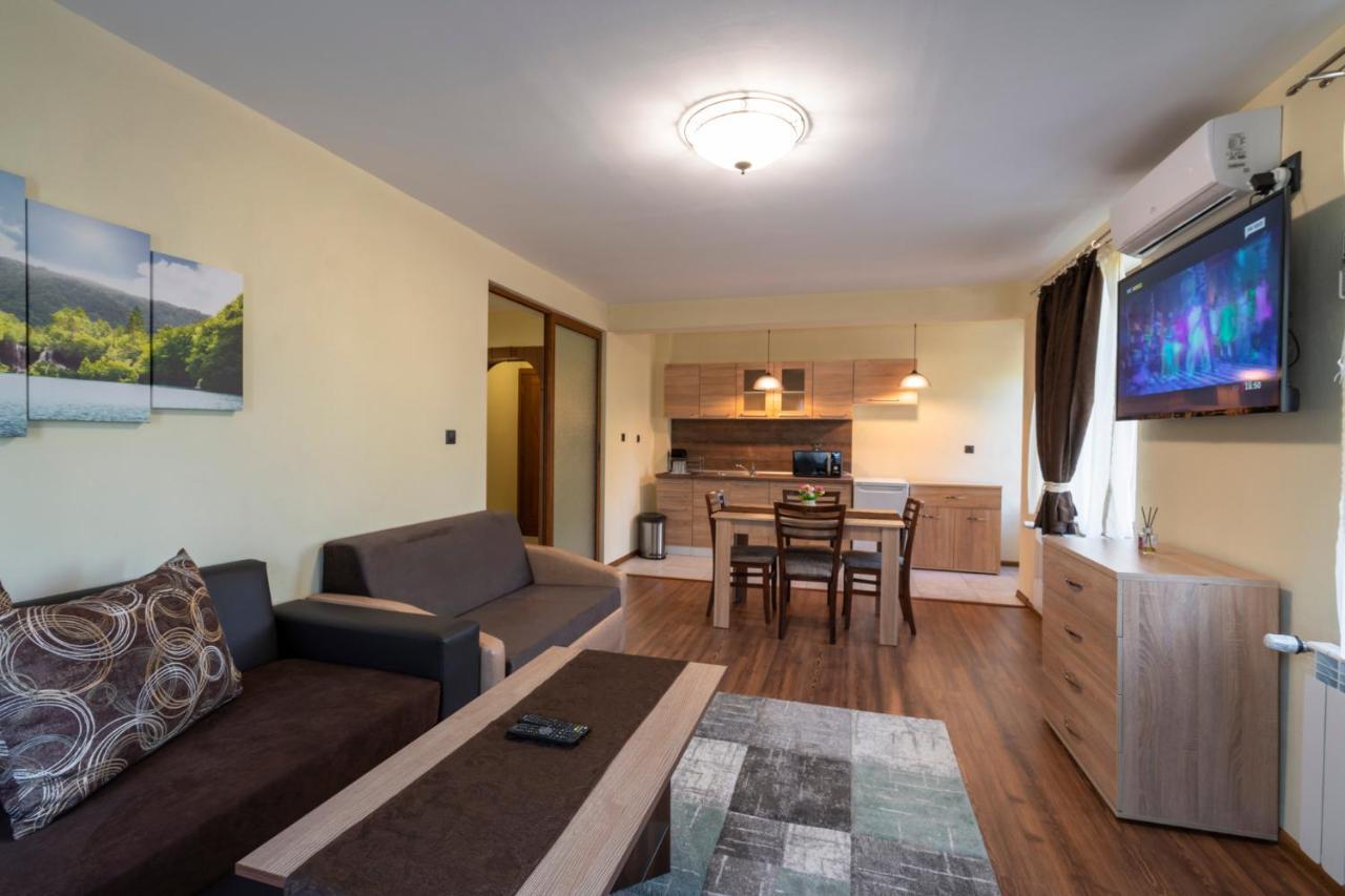 Family Hotel Preslav Exterior photo